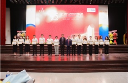 Trường ĐH Kinh tế - Tài chính TP Hồ Chí Minh trao tặng 5 tỷ đồng học bổng