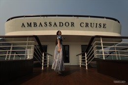 Hoa hậu Du lịch Việt Nam 2022 Lương Kỳ Duyên lần đầu trải nghiệm du thuyền Ambassador tại Vịnh Hạ Long