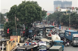 Ùn tắc cửa ngõ phía Nam Hà Nội do người dân về quê ngày 28 Tết