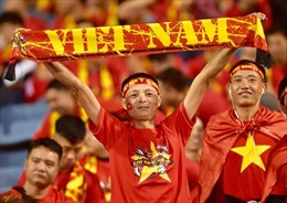 Cổ động viên Việt Nam &#39;phủ đỏ&#39; sân vận động Mỹ Đình