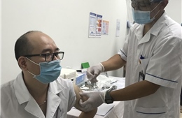 Tạo lá chắn bảo vệ nhân viên y tế khỏi nguy cơ lây nhiễm COVID-19