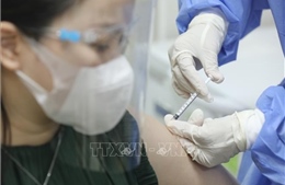 Hà Nội đang tiến dần tới đích bao phủ vaccine COVID-19 cho người trên 18 tuổi