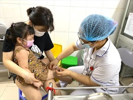 Thiếu vaccine tiêm chủng mở rộng, khuyến cáo tiêm dịch vụ