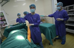 Bệnh viện Đại học Y Hà Nội huy động 6 chuyên khoa hội chẩn cứu chữa nạn nhân vụ cháy chung cư mini