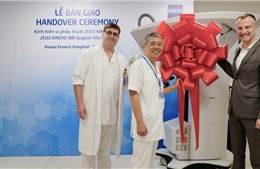 Bệnh viện đầu tiên ở miền Bắc trang bị hệ thống kính vi phẫu ZEISS KINEVO 900 hiện đại 