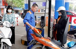 Xăng dầu đồng loạt giảm giá từ chiều 27/2