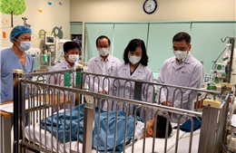 Tập trung điều trị, chăm sóc tốt nhất cho cháu bé bị công nông cán qua người tại Nam Định