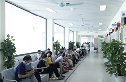 Bệnh viện tăng cường chống nóng cho người bệnh, người nhà