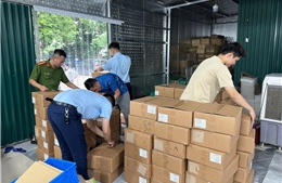 Phát hiện hơn 5.000 lọ mỹ phẩm nhập lậu tại Gia Lâm, Hà Nội
