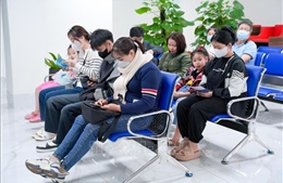 Bộ Y tế khuyến cáo người dân đeo khẩu trang nơi công cộng để phòng COVID-19