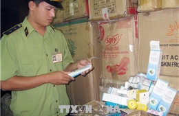 Siết chặt thanh kiểm tra với mỹ phẩm