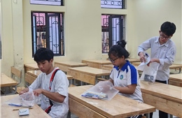 Các thí sinh trước giờ thi môn Toán, vẫn có em vội vàng đến sát giờ