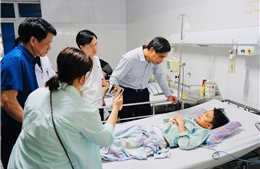 Vụ lật tàu du lịch tại Hạ Long: 10 người sống sót đang được tập trung điều trị, chăm sóc