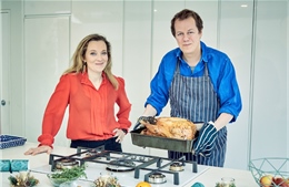 Tom Parker Bowles, người viết lại lịch sử hoàng gia bằng món ăn