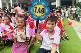 Lễ khai giảng đặc biệt khi các trường chào cờ, hát quốc ca cùng thời điểm