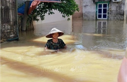 Bộ Y tế hướng dẫn người dân vùng lũ cách vệ sinh nguồn nước, phòng dịch bệnh