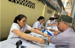 Hà Nội chi 'mạnh tay' cho y bác sĩ luân phiên về tuyến dưới