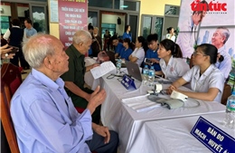 Dân số già nhanh, chuyển tư duy chăm sóc người cao tuổi dựa vào cộng đồng 