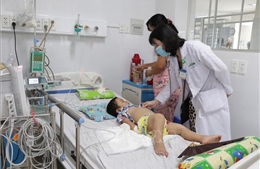 Hà Nội: 10 trẻ mắc tay chân miệng biến chứng nặng do nhiễm vi rút EV71