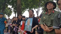 Người dân Thanh Trì, Hà Nội chờ đón linh cữu nguyên Tổng Bí thư Đỗ Mười