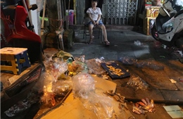 Chợ Trung thu Hàng Mã ngập trong rác thải mỗi đêm