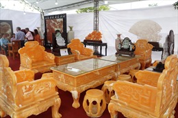 Chiêm ngưỡng bộ bàn ghế đá quý nguyên khối  trị giá 8 tỷ đồng tại Hà Nội