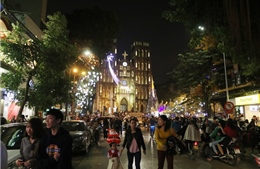 Nhà thờ Lớn, phố phường Hà Nội đều bừng sáng không khí Giáng sinh