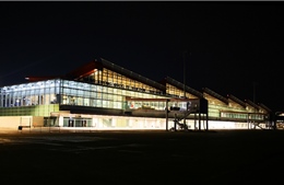 Sân bay nghìn tỉ đẹp &#39;không tin nổi&#39; trong đêm