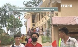 Tạm đình chỉ công tác thầy giáo bị tố quan hệ với học sinh ở Lào Cai