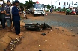 Xe tải tông xe máy khiến 2 người tử vong tại chỗ