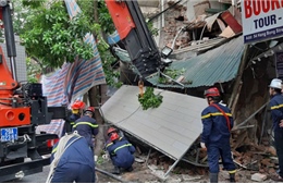 Ngôi nhà trên phố Hàng Bông (Hoàn Kiếm, Hà Nội) bất ngờ đổ sập