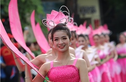 Sôi động Carnival đường phố Hà Nội kỷ niệm &#39;20 năm Thành phố Vì hòa bình&#39;