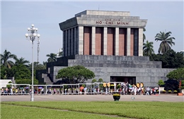 &#39;Ngày ngày mặt trời đi qua trên Lăng, thấy một mặt trời trong Lăng rất đỏ&#39;