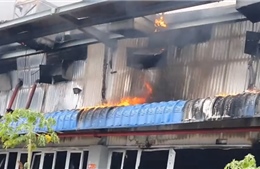 Cháy lớn thiêu rụi toàn bộ nhà xưởng May Nhà Bè tại Sóc Trăng