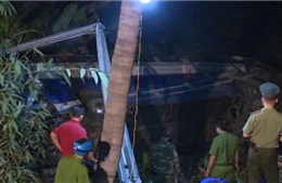 Lật xe khách ở Phú Yên, hàng chục người bị thương