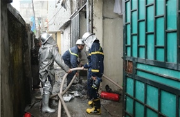  Hà Nội: Đi du lịch quên tắt điện, cháy 2 căn nhà trong ngõ