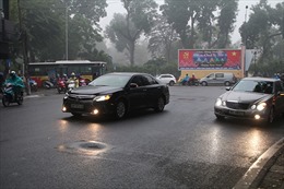 Hà Nội: Sương mù dày đặc, cảnh báo giao thông