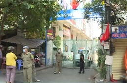 TP Hồ Chí Minh cách ly khoảng 1.000 dân ở chung cư Hòa Bình