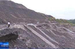 Sạt trượt đất đá tại bãi đổ thải mỏ than Phấn Mễ