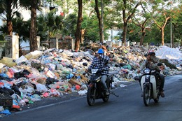 Hà Nội: Rác thải vẫn chất đống trong nội thành