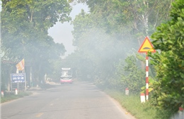 Nông dân đốt rơm rạ, khói mù mịt bủa vây sân bay Nội Bài