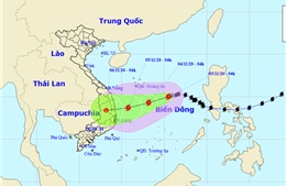 Bão số 10 tăng cấp trở lại khi tiến vào miền Trung