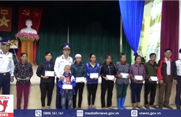 Bộ Tư lệnh Vùng Cảnh sát biển tặng quà tại Hà Tĩnh, Quảng Bình