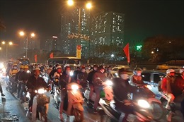 Người dân trở lại Hà Nội sau Tết Dương lịch, các cửa ngõ Thủ đô ùn tắc