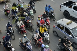 Hàng nghìn phương tiện nối đuôi nhau quay trở lại Hà Nội sớm sau kỳ nghỉ lễ