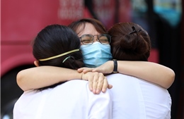 Bác sĩ Bệnh viện Bạch Mai lên đường đi chi viện TP Hồ Chí Minh chống dịch