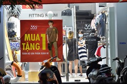 Các shop thời trang Hà Nội phấn khởi dọn dẹp mở cửa kinh doanh trở lại