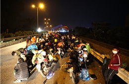 Kịp thời hỗ trợ người dân từ phía Nam về quê di chuyển qua Hà Nội