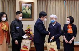 Công đoàn Viên chức Việt Nam tặng 44 suất quà cho Công đoàn viên TTXVN