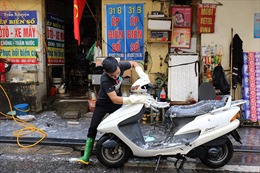 Giá rửa xe ô tô, xe máy ở Hà Nội tăng mạnh ngày 28 Tết